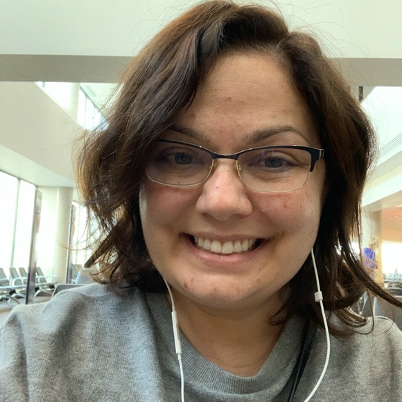 Meet your Posher, Traci - Picture 2 of 4